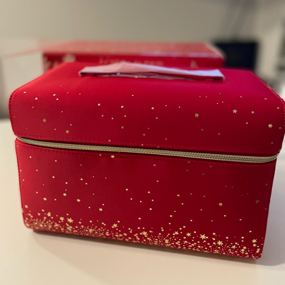 Estee Lauder makeup box